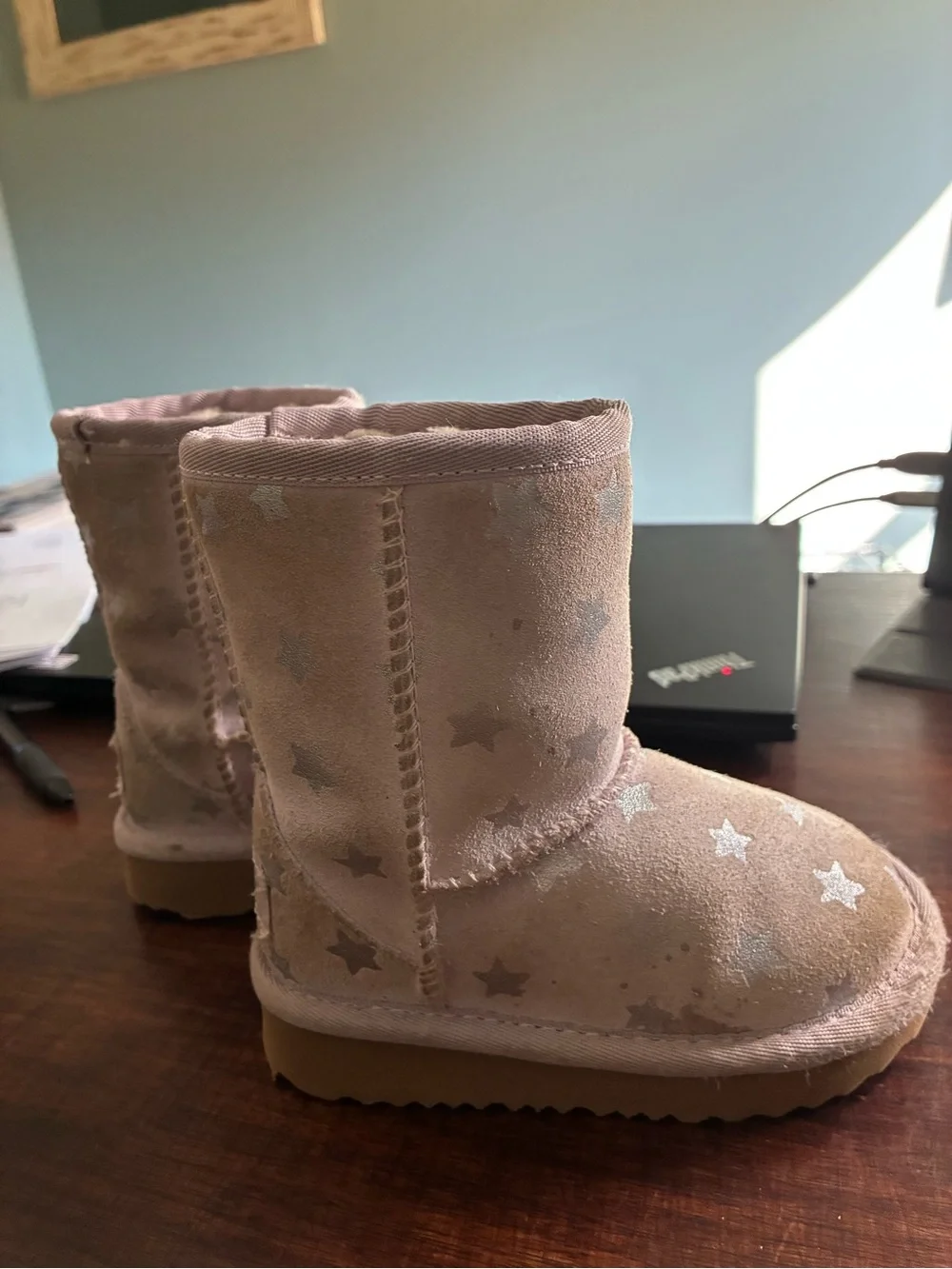 UGG Classic Short II Toddler Star Suede Boots - Lilac Pink size 6
